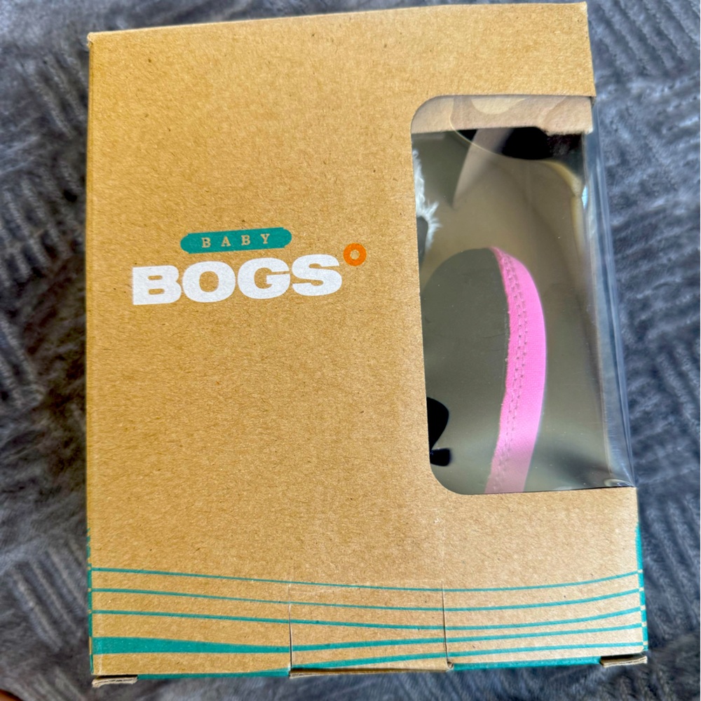 Baby Bogs NWT size 2 boots black multicolored